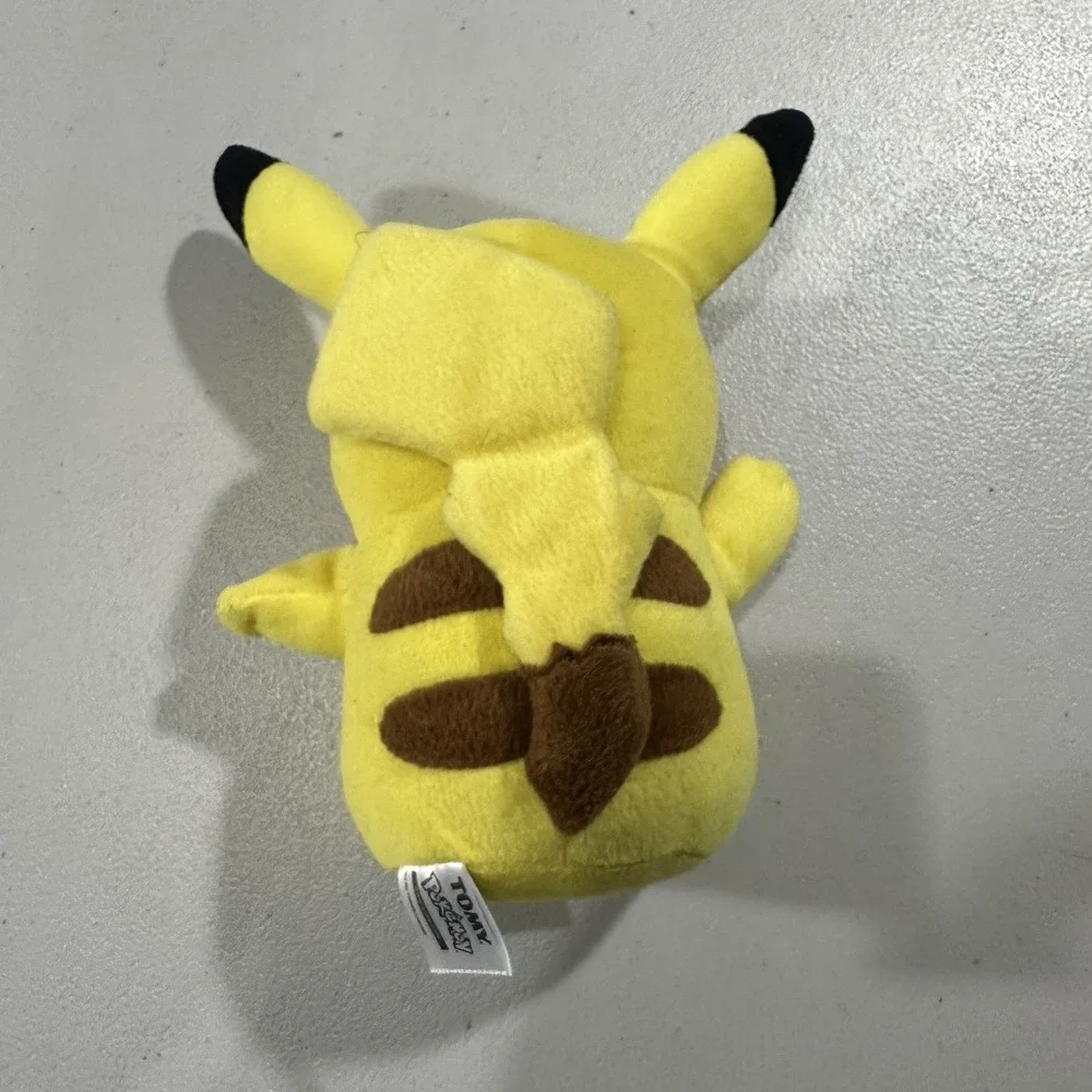 Tomy Pokemon Pikachu 8
